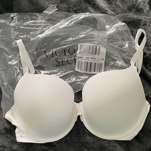 Victoria's Secret White Molded T-Shirt Bra - Lightly Padded
